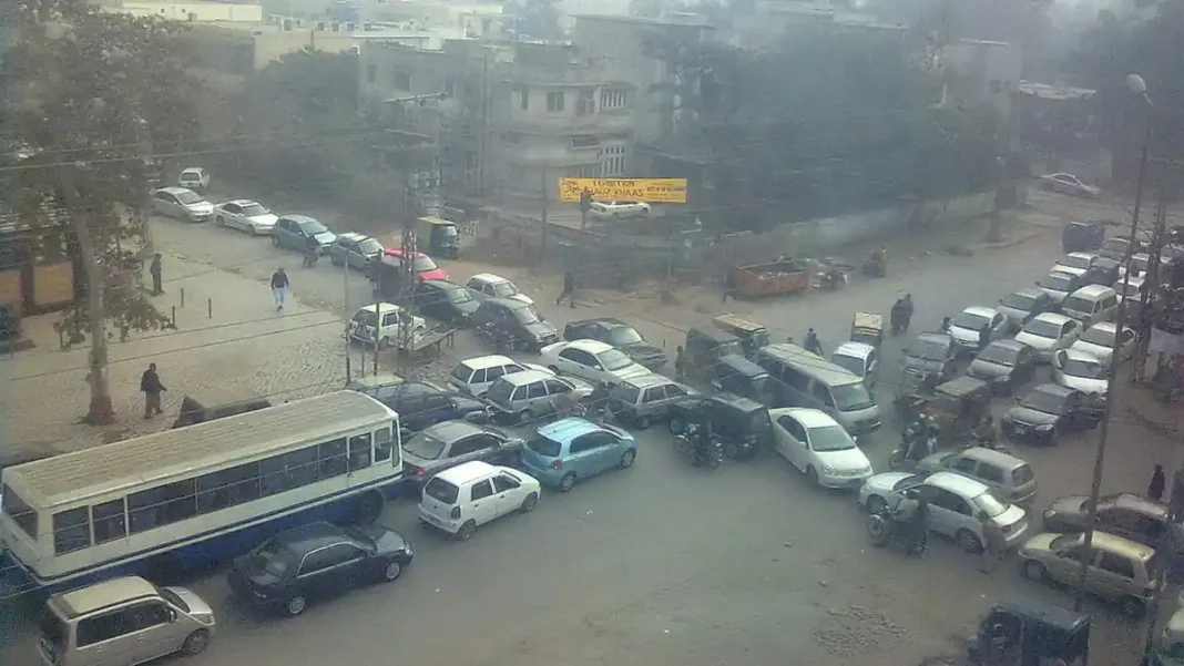 Lahore Suspends Licences, Permits After Fatal Crashes Traffic jam on a busy Lahore road. File photo.