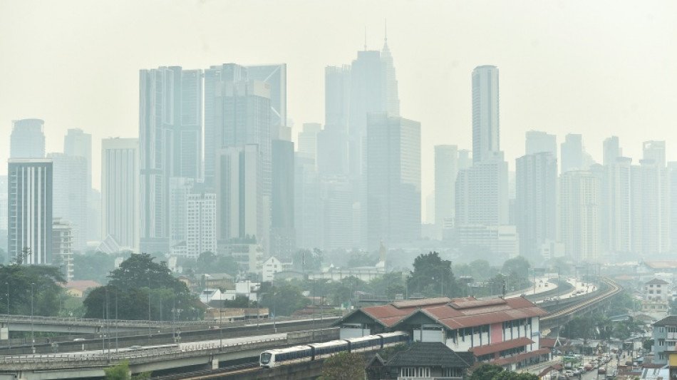 Malaysia shuts schools in Kuala Lumpur and four states as Indonesian haze chokes region Kuala Lumpur's skyline barely visible through thick haze. Malaysia haze school closures were ordered in the capital and four states on Friday.