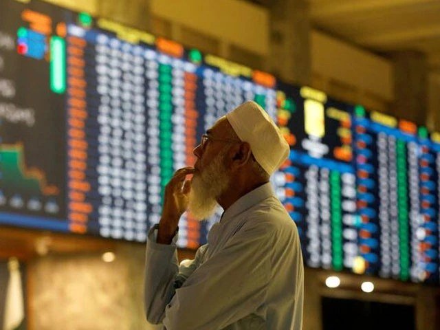 KSE-100 drops 704 points in Friday’s first session as Middle East unease weighs on investors Stock broker at the Pakistan Stock Exchange as the KSE-100 falls 703 points