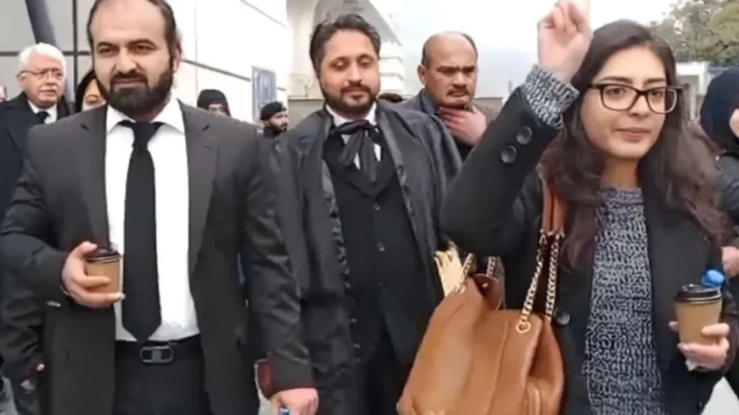 Law ministry notifies jail trial for Imaan Mazari, Hadi Ali Chattha in barrier-removal case Imaan Mazari and Hadi Ali Chattha with lawyers - Imaan Mazari Hadi jail trial