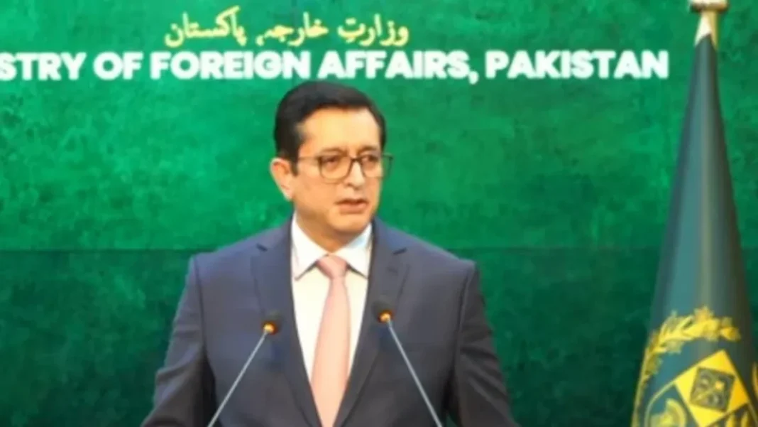 Pakistan condemns Indian defence minister’s remarks, warns of forceful response to any aggression Indian defence minister remarks: FO spokesperson Sajjad Haider Khan speaks at the weekly Foreign Office briefing