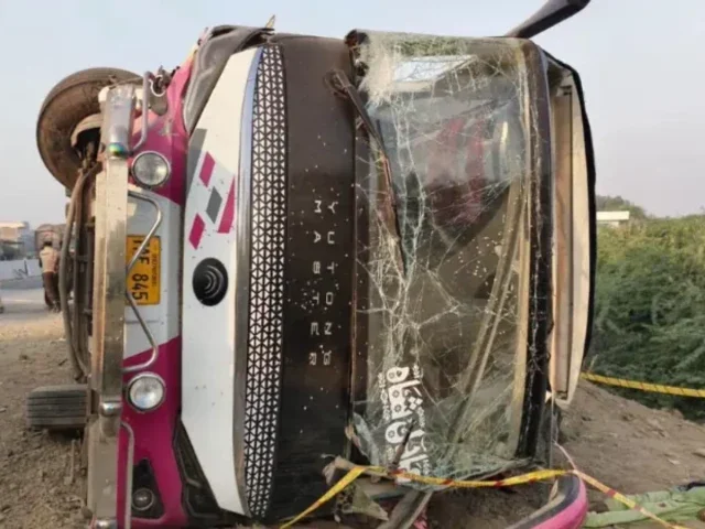 10 killed, 35 injured as bus overturns on Rajanpur’s Indus Highway