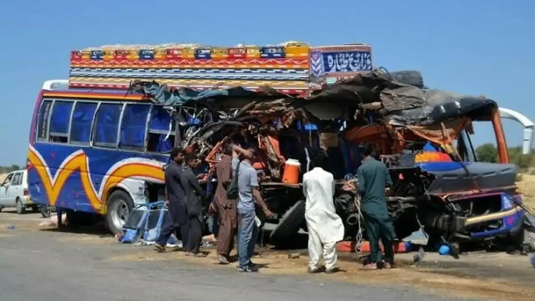 12 Killed, 22 Injured in Head-On Crash Near Zero Point in Uthal, Balochistan Uthal road accident: wrecked passenger coach with rescue workers and bystanders at the crash site