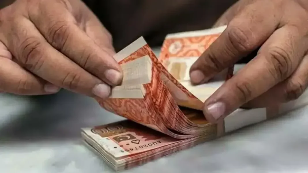 Pakistan Bank Deposits Hit Rs40.8 Trillion in September, Up 16pc Pakistan bank deposits hit Rs40.8 trillion as cash is counted at a bank
