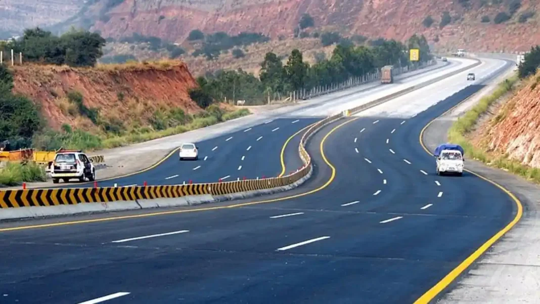 M-4 Motorway Diversion for Pindi Bhattian Traffic M-4 motorway diversion route in Punjab