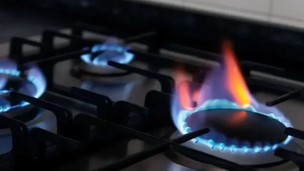 SSGC announces overnight gas shutdown in Karachi for mainline repairs SSGC Karachi gas shutdown — gas stove burners during the overnight maintenance
