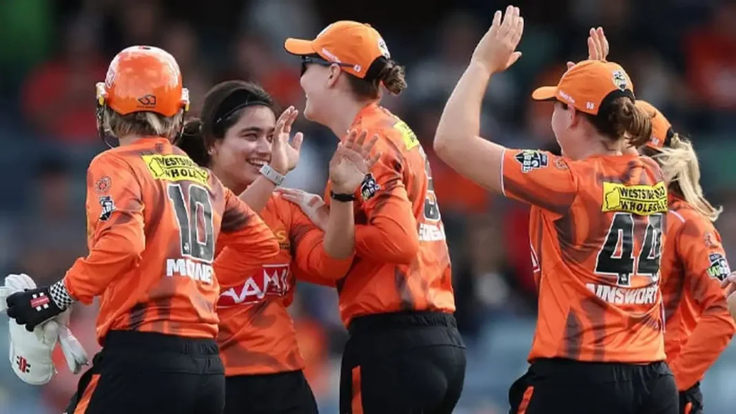 Fatima Sana Shines on WBBL Debut for Scorchers