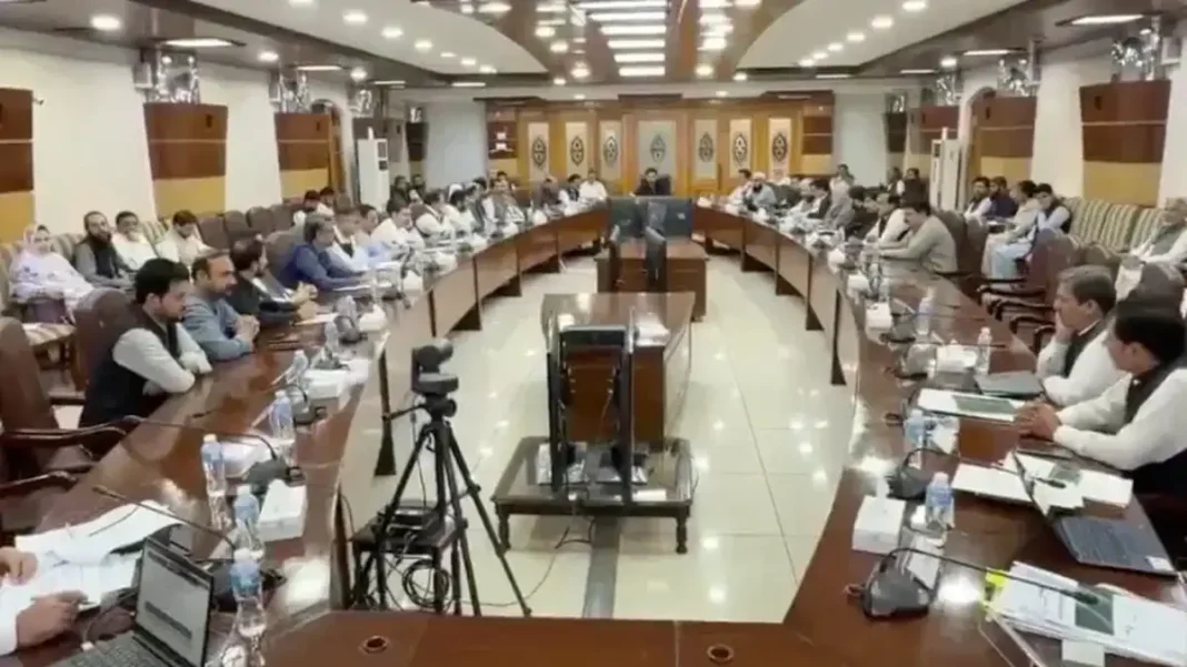 Massive Bureaucracy Reshuffle in KP as Governor’s Rule Takes Hold