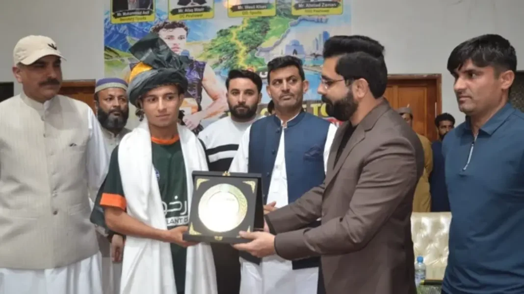 Masood Khan Completes 1,850km Run in 24 Days Masood Khan welcomed at Peshawar Sports Complex after the Masood Khan Peshawar Karachi run