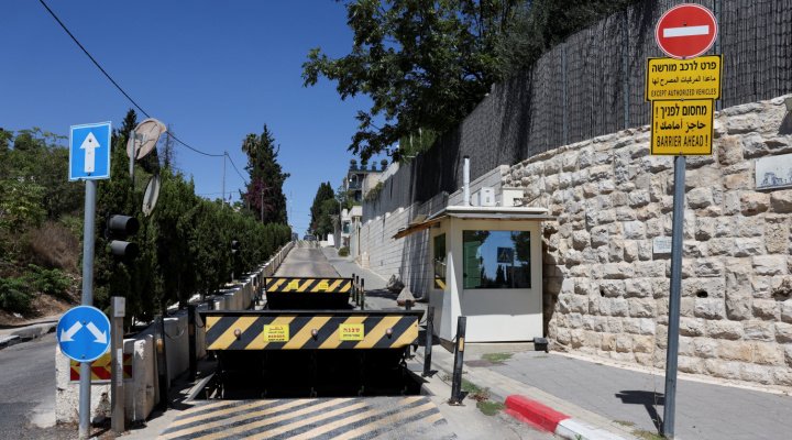 Israel shuts British consulate in Jerusalem as 30-day deadline expires