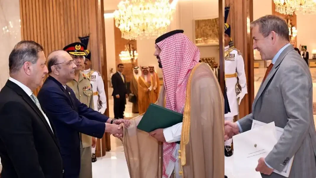 President Zardari Receives Credentials of French, Saudi Ambassadors-Designate Zardari French Saudi ambassadors credentials - Feature Pakistan