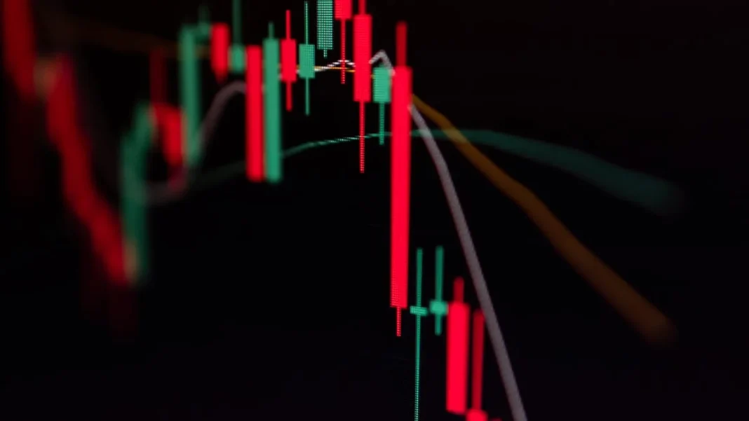 KSE-100 Falls 784 Points in Late Friday Sell-Off A stock market chart shows falling red candlesticks, KSE-100 falls