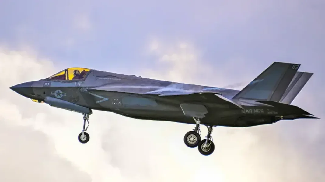 Lockheed, Pentagon Strike Initial Deal for 850 F-35 Jets Over 10 Years An F-35B Lightning II fighter jet in flight. F-35 jets deal agreed between Lockheed Martin and the Pentagon.