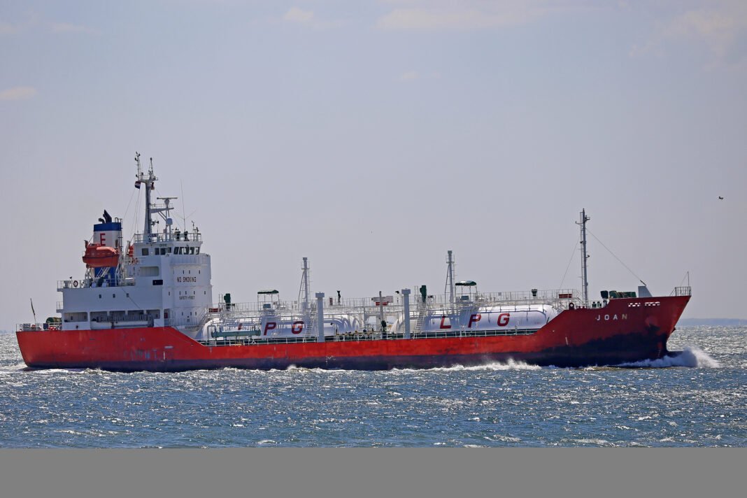 IRGC says it struck Hormuz tanker over ‘illegal route’ as Yemen forces move on Bab al-Mandab