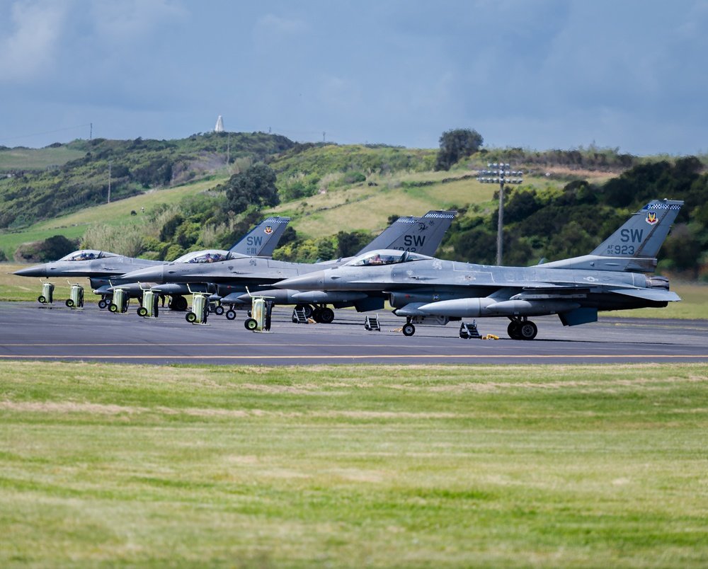 Portugal Probes Legality of US Use of Lajes Air Base in Iran War