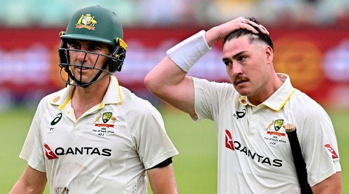 Renshaw and Cummins stage late rescue as Australia reach 187 for six on day one in Durban Australian batters walk off during the Australia vs South Africa first Test at Kingsmead, Durban.