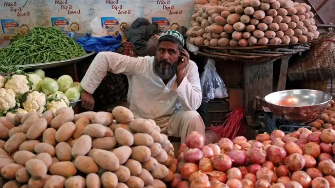 Weekly Inflation in Pakistan Climbs to 11.85pc as Flour, LPG and Chicken Prices Rise A vegetable vendor waits for customers at Empress Market in Karachi as weekly inflation in Pakistan rises