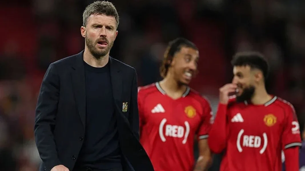 Carrick: Manchester United Hungry for Chelsea Win Michael Carrick on the touchline during a Manchester United match — Manchester United hungry