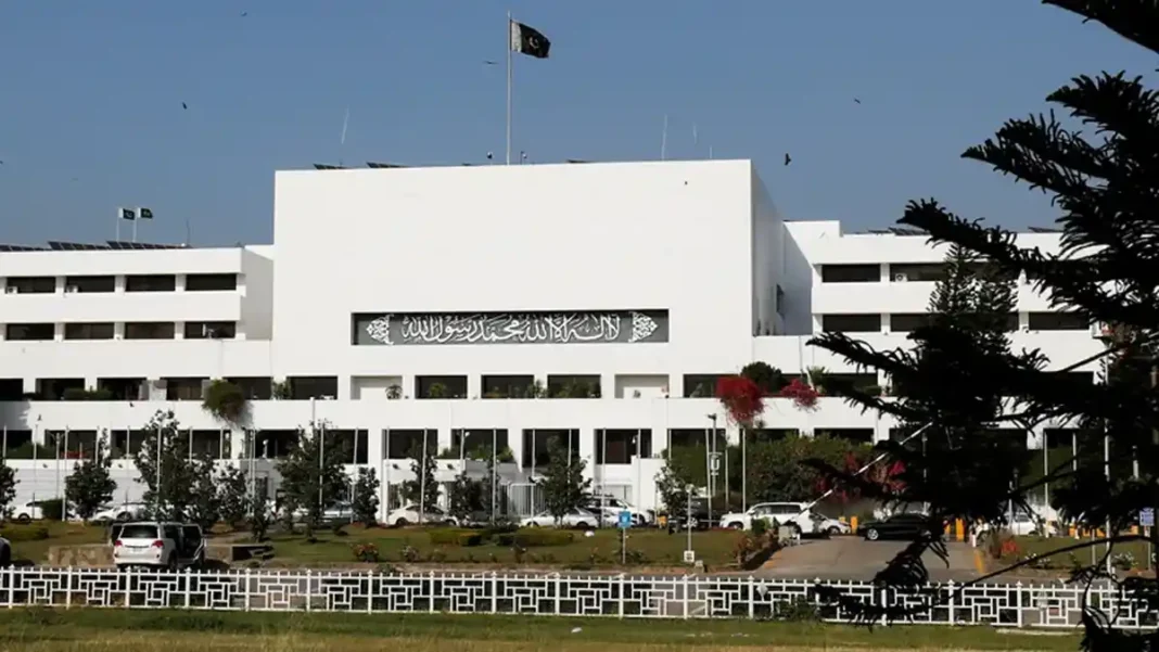 Government Delays Cost Pakistan $132 Billion, Digital Authority Says Pakistan $132 billion loss: a government building in Islamabad