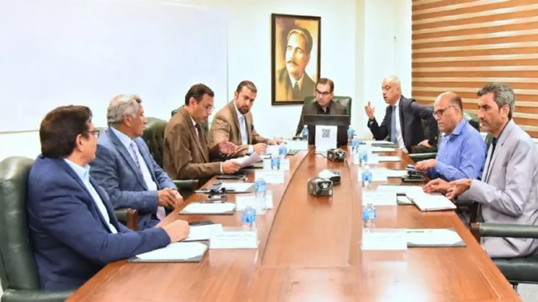 IESCO Privatisation Moves Ahead as 10 Investors Prequalified for Sale Privatisation Commission board members at a meeting — 10 investors have been prequalified for the IESCO privatisation.