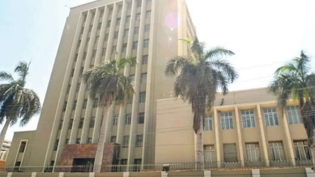 SBP Forex Reserves Rise to $21.49 Billion as Total Buffers Slip in Latest Week The State Bank of Pakistan building in Karachi — SBP forex reserves rose to $21.49 billion in the week ended October 16.