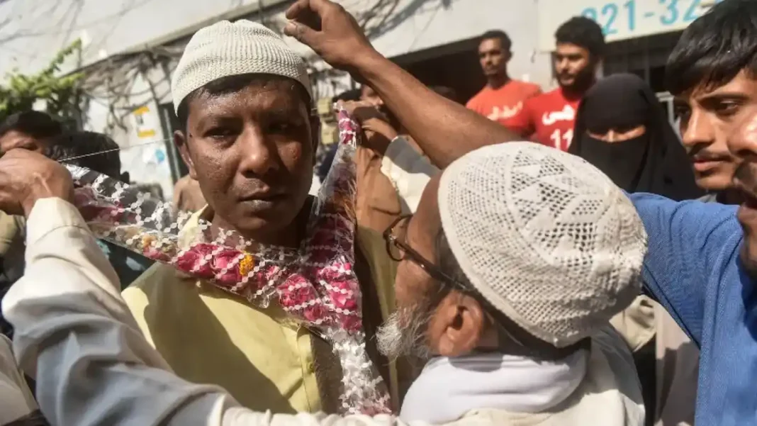 Eleven Fishermen Freed From Indian Jails Reunite With Families in Karachi