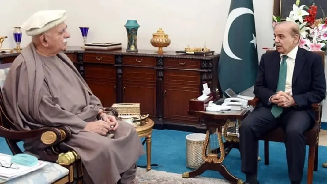 Sanaullah Says Letter Sent to Achakzai, Urges Opposition Leader to Meet PM Shehbaz Mahmood Khan Achakzai meets PM Shehbaz Sharif in Islamabad as the Sanaullah Achakzai letter row continues