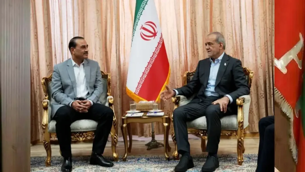 Pezeshkian, Ghalibaf Discuss Mediation Efforts with CDF Asim Munir in Tehran