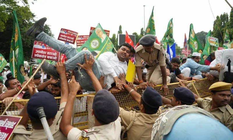 ‘Cockroach’ movement says many members detained ahead of Delhi rally Cockroach movement detentions: police detain a protester in India