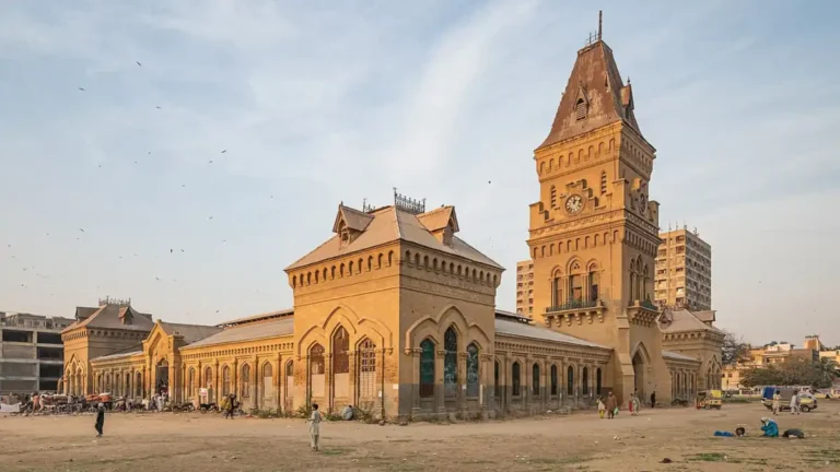 How Many People Live in Karachi? The Simple Answer