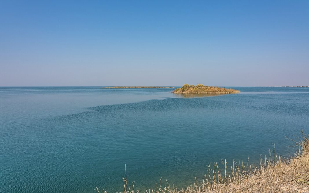 Keenjhar Lake: Why You Should Visit & When to Go | Explore Pakistan Keenjhar Lake: Why You Should Visit & When to Go | Explore Pakistan