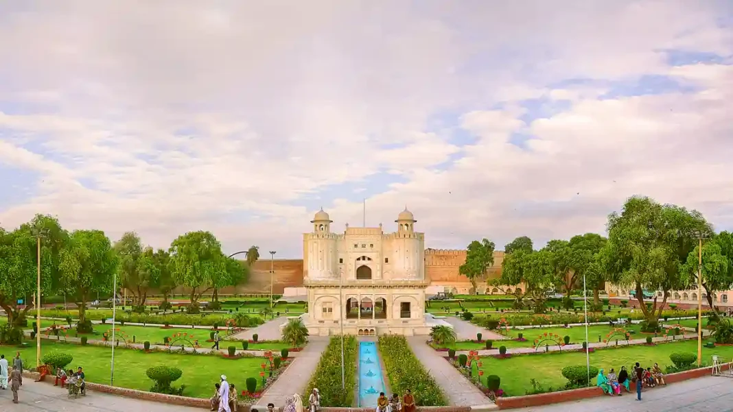 Pakistan History Books PDF: 15 Essential Titles and Where to Find Them Panoramic view of the Lahore Fort, a Mughal-era monument