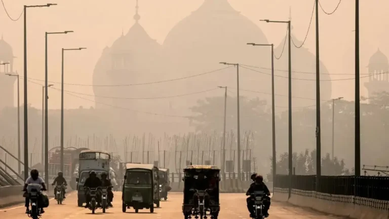 Lahore Smog Today: AQI, Causes & Protection