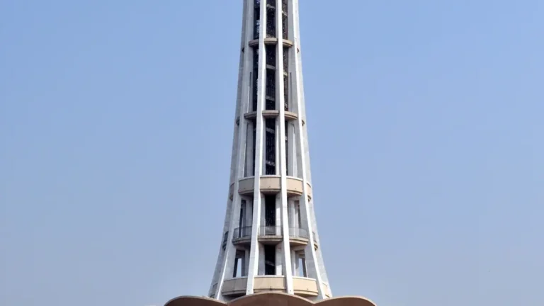 Latest News Pakistan: How to Stay Updated in Urdu and English