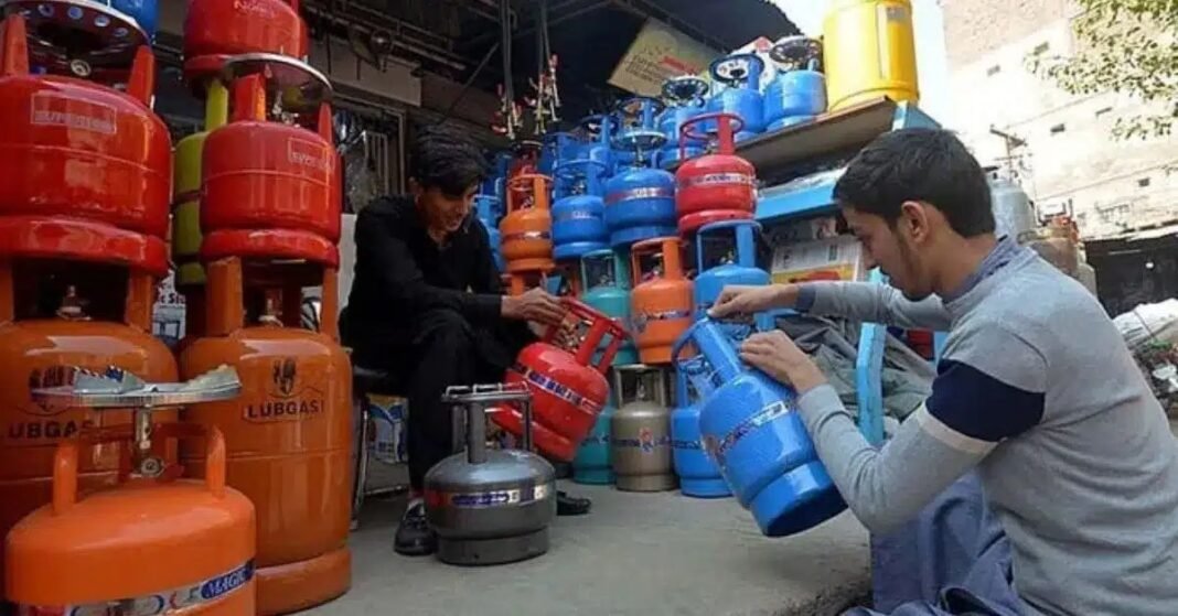 LPG raised by Rs20.68/kg for October; domestic cylinder now Rs3,296 LPG raised by Rs20.68/kg for October; domestic cylinder now Rs3,296