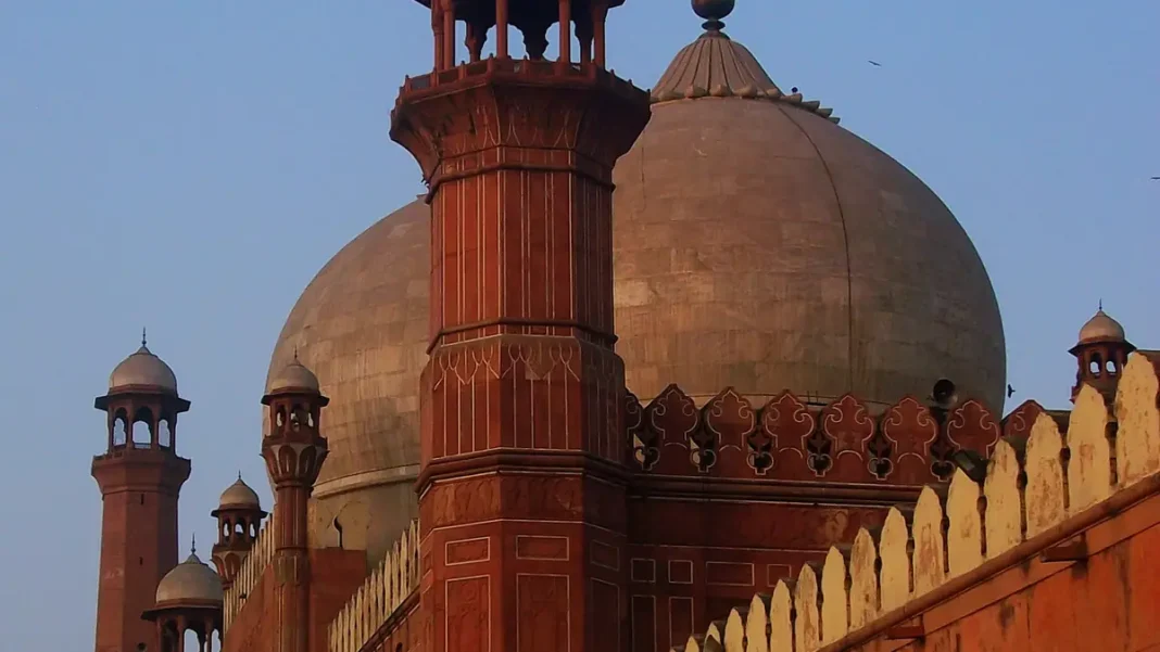 What Is the Meaning of Pakistan in Urdu? Badshahi Mosque Lahore Pakistan