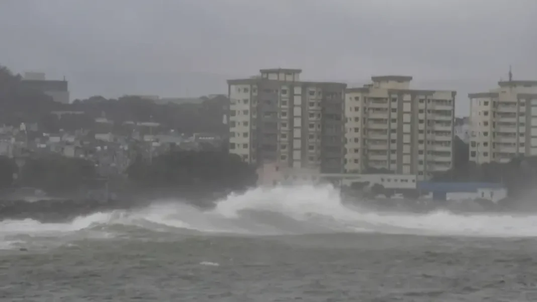 Cyclone Arnab Makes Landfall in Andhra Pradesh Cyclone Arnab Makes Landfall in Andhra Pradesh