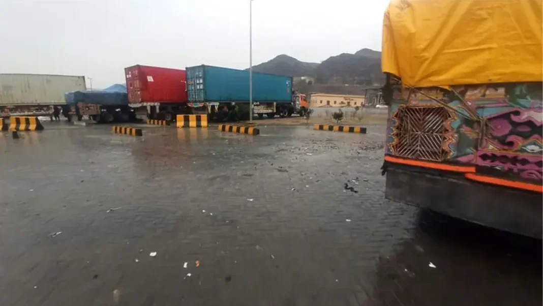 Torkham Border Shut 2 Hours Over Zangali Checkpost Dispute Torkham border - trucks at the border terminal
