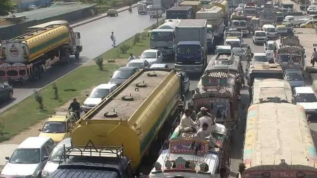 Lahore Cracks Down on Daytime Heavy Vehicles Lahore heavy vehicles daytime crackdown - trucks on highway