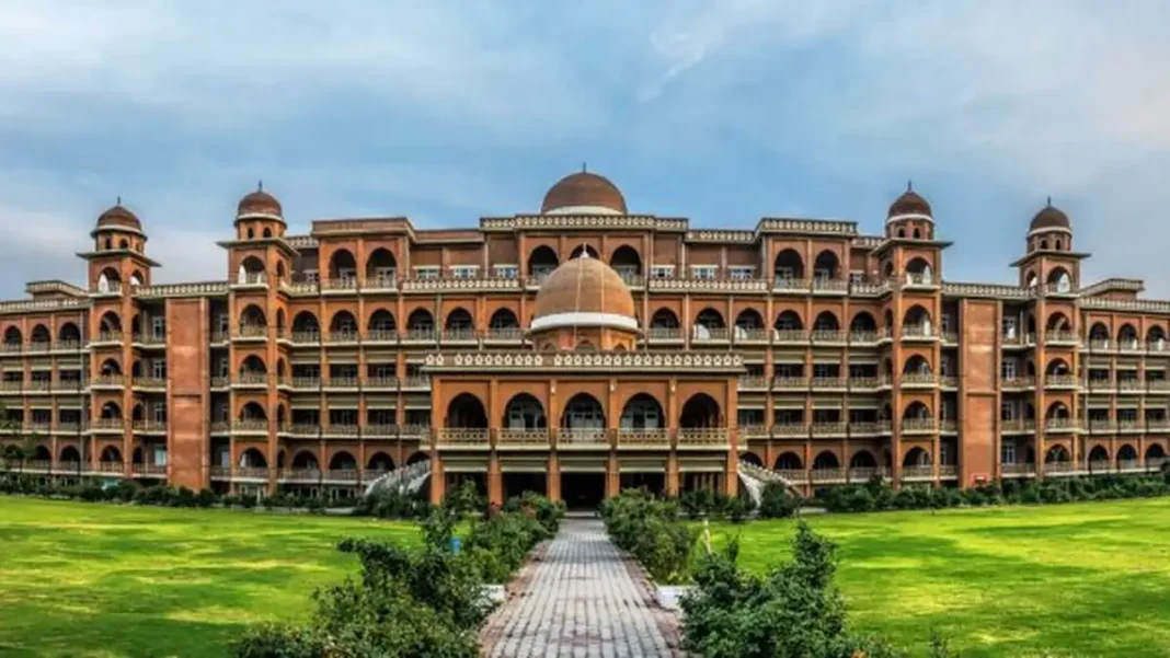 UoP Reclaims Rs5b Bungalow After 22-Year Legal Battle University of Peshawar bungalow reclaimed - UoP main building