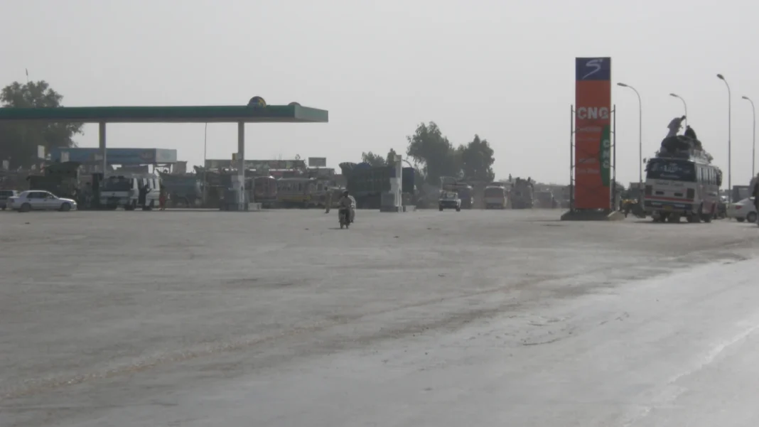 Petrol Cut by Rs3.93 to Rs386.30 a Litre; Diesel Holds at Rs396.96 petrol price Pakistan: PSO petrol station in Hyderabad