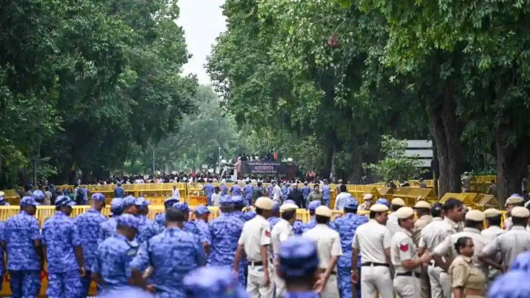 Delhi sealed: 20,000 police deployed as opposition demands poll chief resign Delhi police behind yellow barricades facing protesters during the Delhi protest demanding the poll chief resign