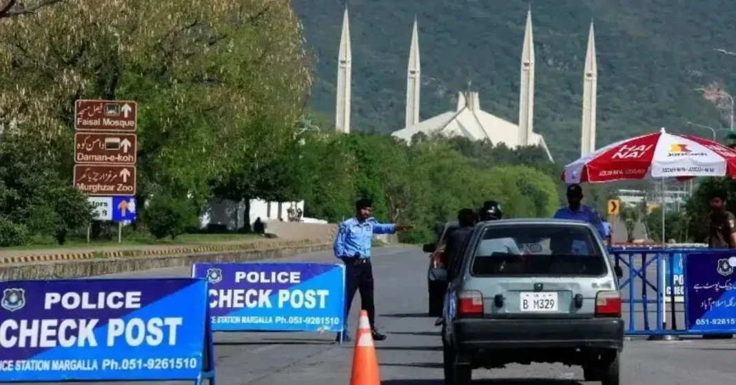 Islamabad Police Bar Officers, Personnel From Using Social Media in Uniform