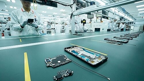Used phones flood Pakistan as local smartphone production falls 43%