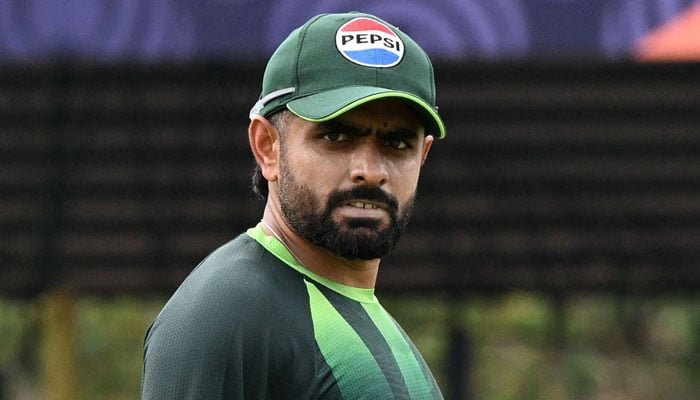 Babar Azam throws fan’s phone away after pitch invasion in President’s Trophy Babar Azam throws fan's phone away after pitch invasion in President's Trophy