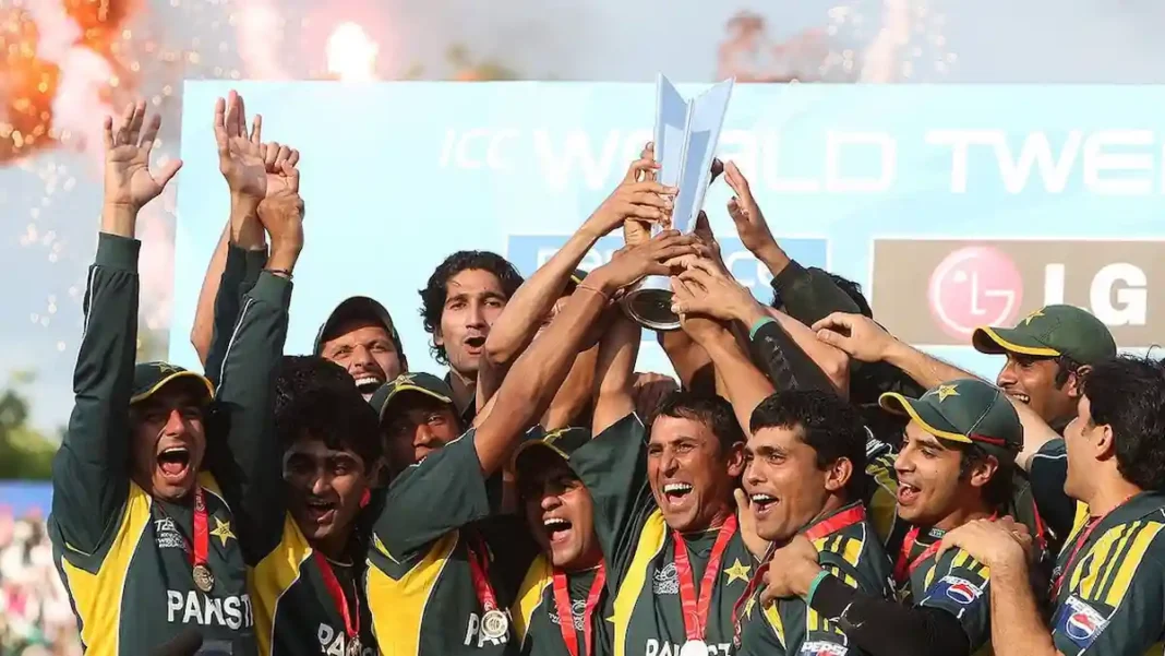 Pakistan 2009 T20 World Cup Photos: Champions at Lord’s Pakistan lift the 2009 T20 World Cup trophy at Lord's