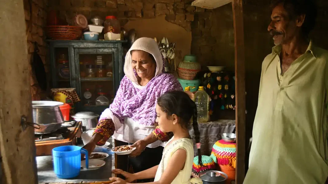 Effects of Inflation in Pakistan: Households, Wages & Business Pakistani family kitchen - effects of inflation in Pakistan