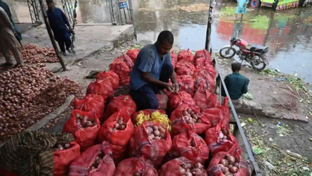 Food Inflation Pakistan: Onions, Wheat, Atta & the Kitchen Budget (2026)