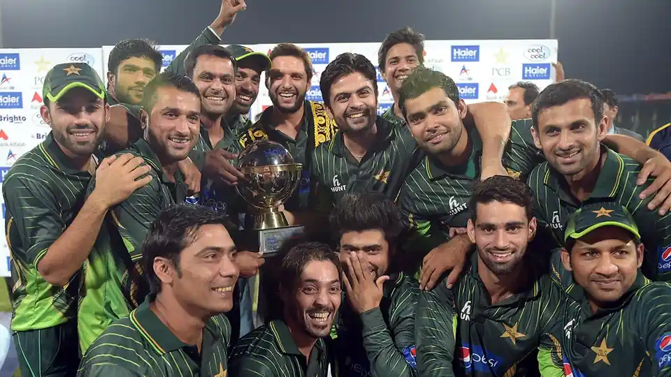 Pakistan vs Australia Head-to-Head: Every Format, Every Classic Pakistan team celebrates with a trophy