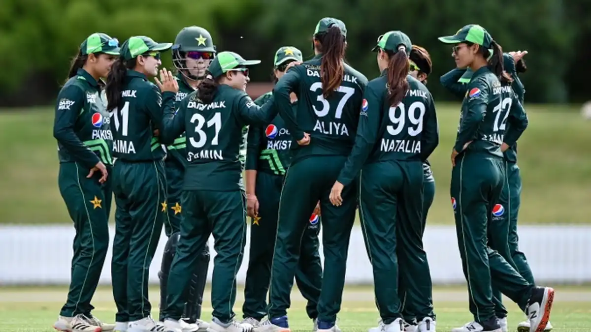 Pakistan women cricket team photos - team huddle